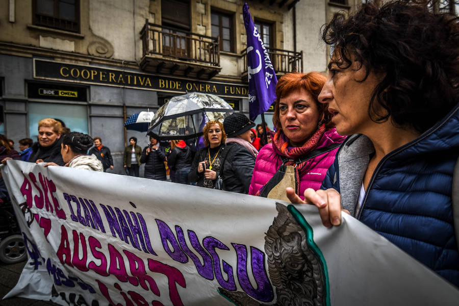 Decenas de personas participan en las concentraciones organizadas en Biizkaia contra las agresiones hacia las mujeres