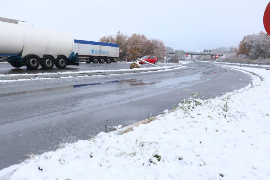 A un mes de la llegada oficial del invierno, el 21 de diciembre, los copos han tomado las carreteras hacia Bizkaia