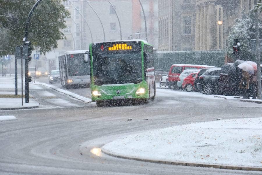 Las previsiones se han cumplido y un manto blanco va tomando todo Álava. 