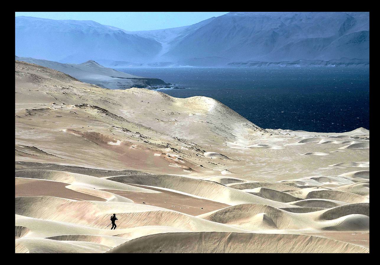 Los competidores del la carrera «más peligrosa del mundo» que se celebra en Perú tienen que lidiar con el clima desértico, tormentas de arena y desniveles de hasta 300 metros. Los atletas recorren 250 km entre las dunas de Nazca y Paracas en seis etapas, del 28 de noviembre al 4 de diciembre.