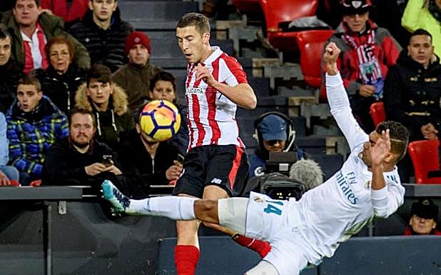 De Marcos, durante el partido con el Real Madrid. 