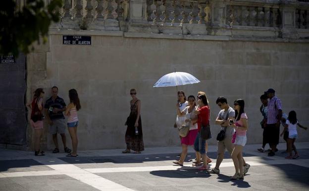 Un grupo de turistas en Madrid.