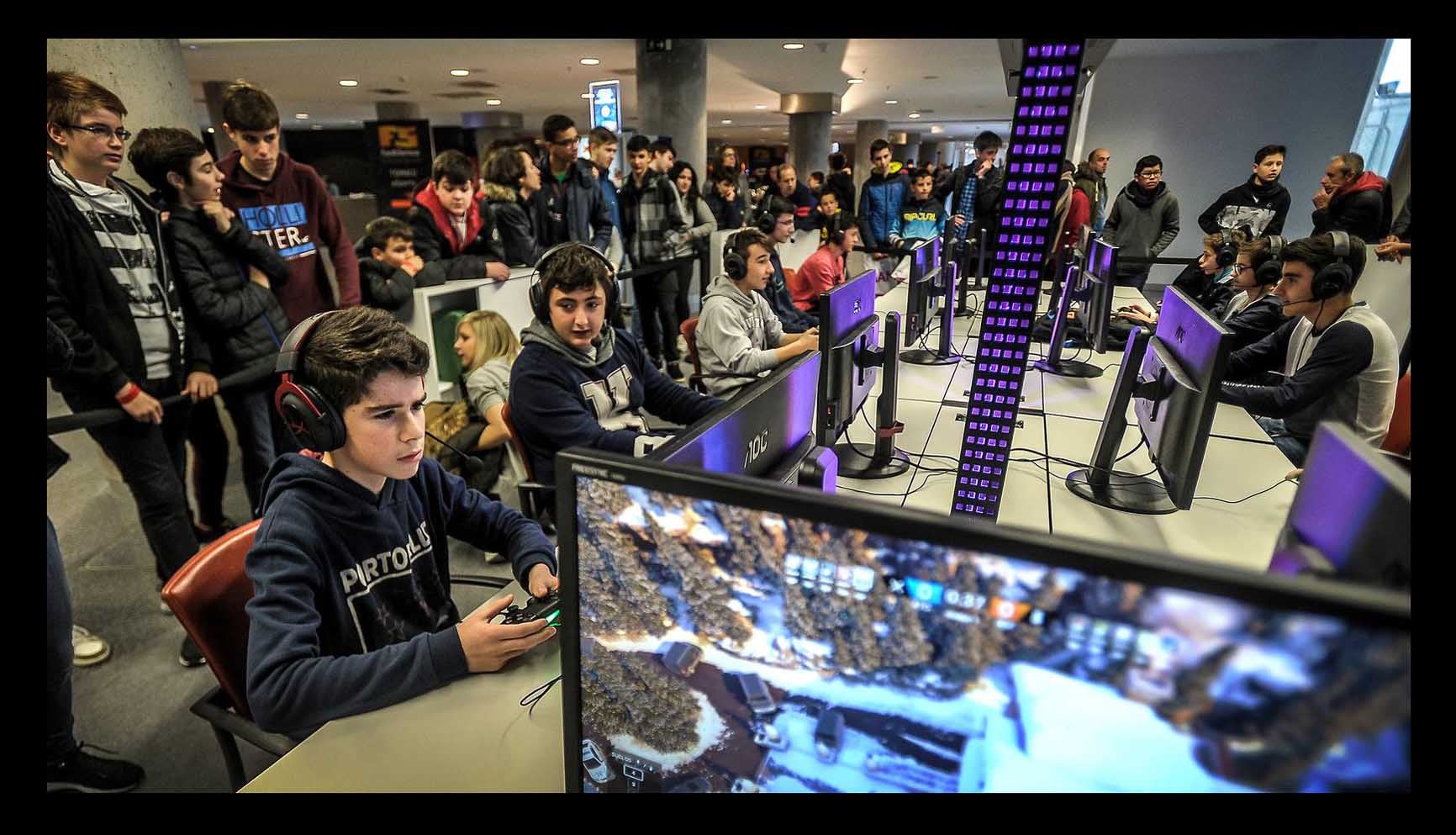 El festival de videojuegos Fun and Serious congrega a miles de jóvenes en el Euskalduna 