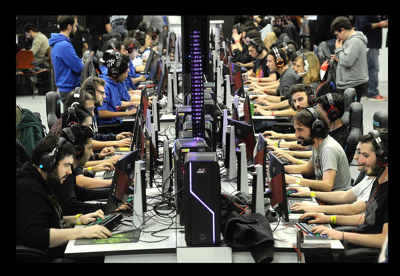 El festival de videojuegos Fun and Serious congrega a miles de jóvenes en el Euskalduna 