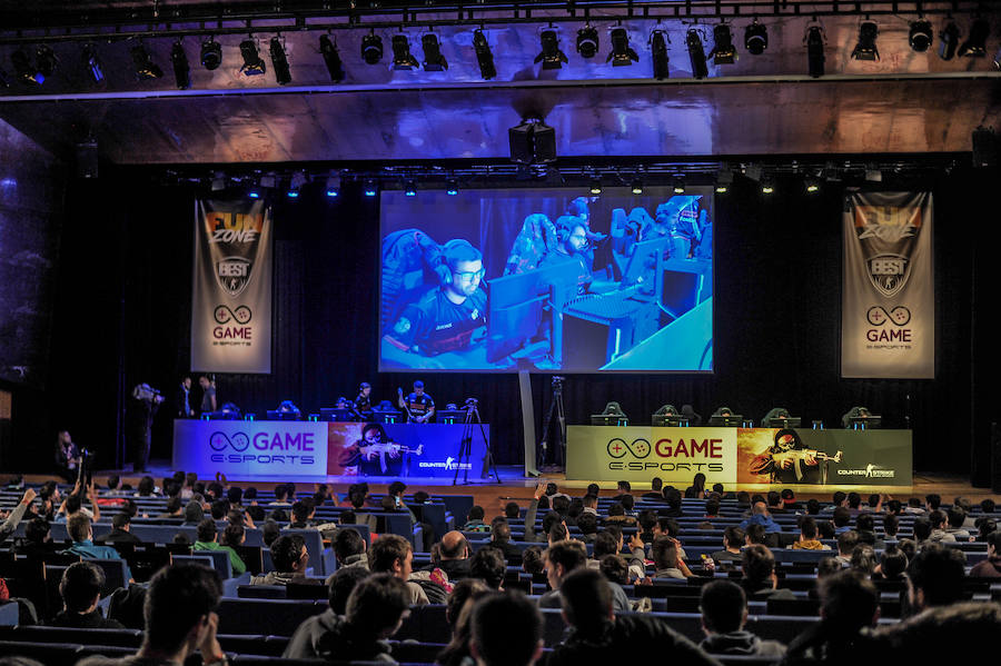 En la segunda jornada del festival de videojuegos que se celebra en el Palacio Euskalduna de Bilbao se han dado cita aficionados y expertos, todos ellos unidos por un entusiasmo contagioso