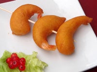 Canapé navideño de gambas.