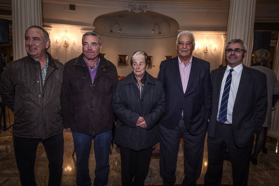 Jose Domingo Txabarri, Luis María Bikandi, Garbiñe Porturas, Patxi Atucha y Joserra Taranco.