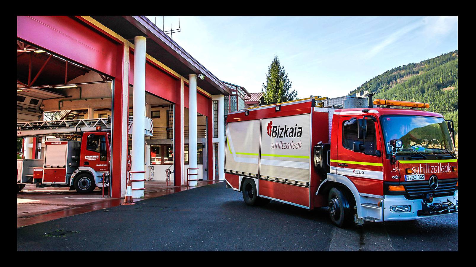 El suceso se ha producido a las 3.30 horas de la madrugada y el conductor ha sido trasladado al hospital de Galdakao