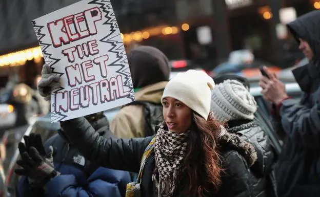 Protestas en Chicago la pasada semana contra el fin de la neutralidad en la red.