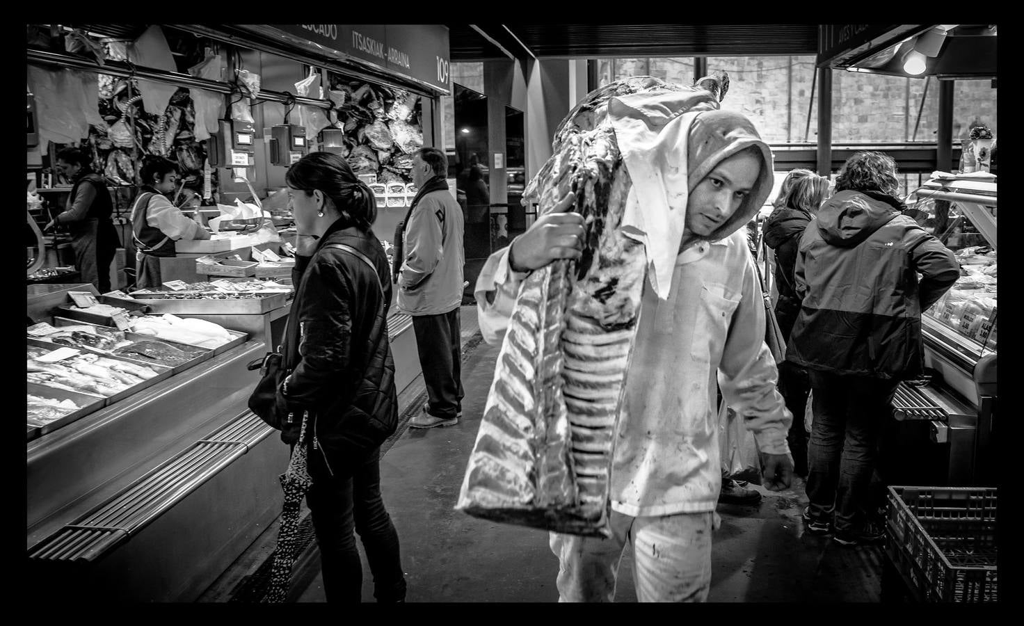 Una jornada del Mercado de la Ribera, en 20 imágenes