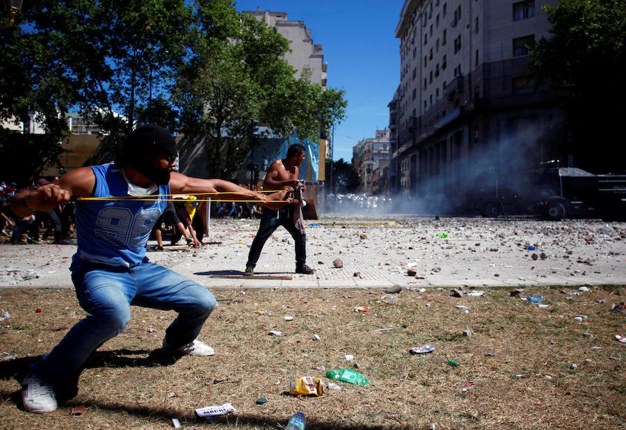 Al menos 109 personas resultaron heridas en el marco de una serie de disturbios durante las protestas registradas en las inmediaciones del Congreso, donde se está tramitando la reforma provisional del sistema de pensiones