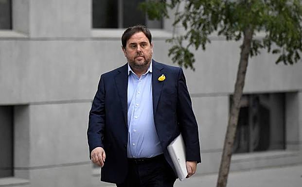 La huida de Puigdemont gana a la inmolación carcelaria de Junqueras