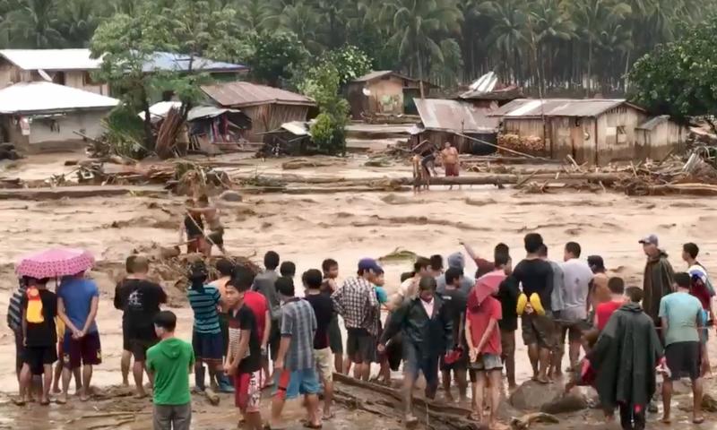 La Policía, que ha alertado de la presencia de peligrosos aludes de lodo, ha señalado que la mayoría de las víctimas mortales han sido registradas en la isla de Mindanao