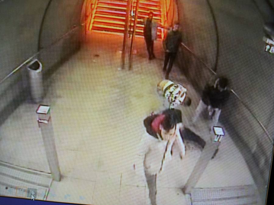 La secuencia de imágenes en la que un joven de 23 años perdió la visión en un ojo tras ser agredido en Abando