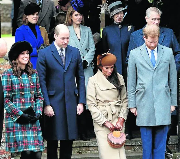 La actriz Meghan Markle, con su prometido, el príncipe Harry, y los Duques de Cambridge.