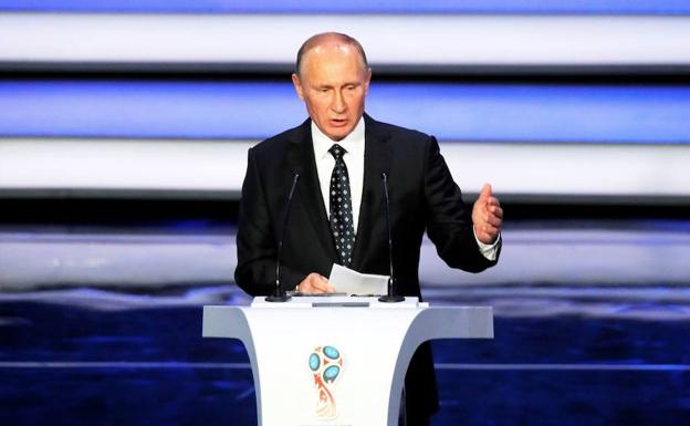 Vladimir Putin, en el sorteo del Mundial de Rusia de 2018.