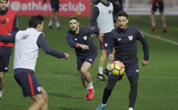 Aduriz y Reray, en uin momento del entrenamiento.