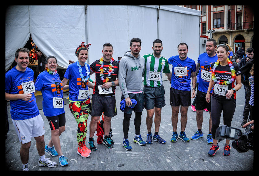 Cientos de corredores aficionados participan en la tradicional fiesta del atletismo de fin de año