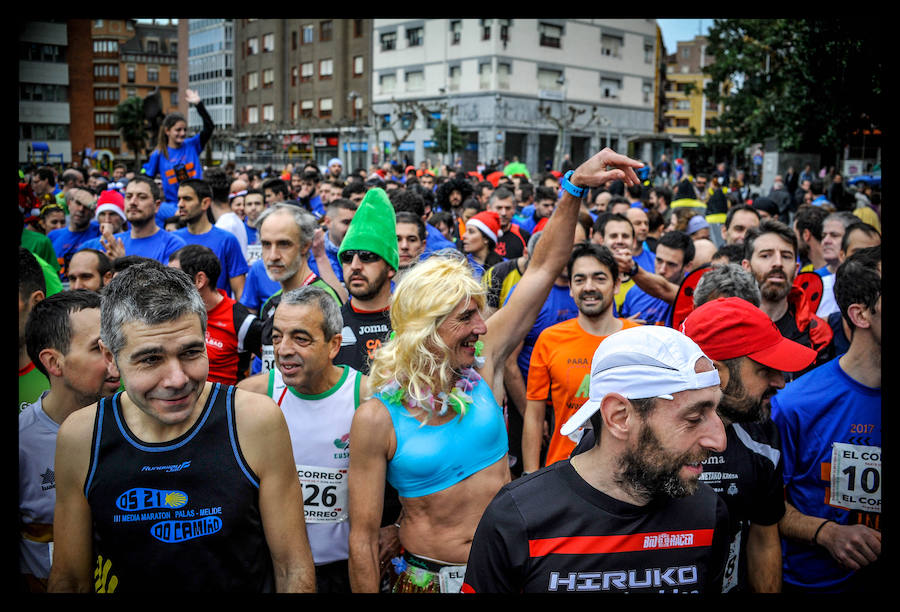 Cientos de corredores aficionados participan en la tradicional fiesta del atletismo de fin de año