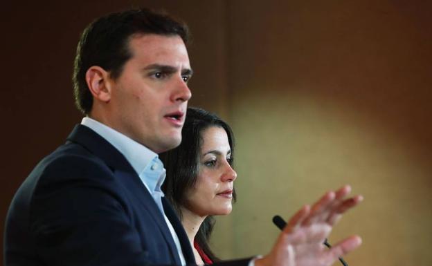 El presidente de Ciudadanos, Albert Rivera, y la candidata a la presidencia de la Generalitat Inés Arrimadas.
