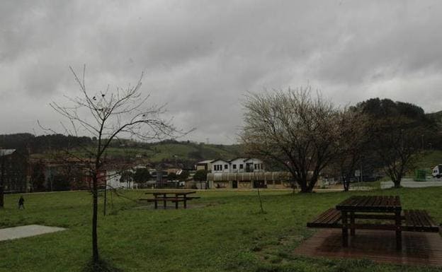 Vista del parque de Olazar rehabilitado por los vecinos. 