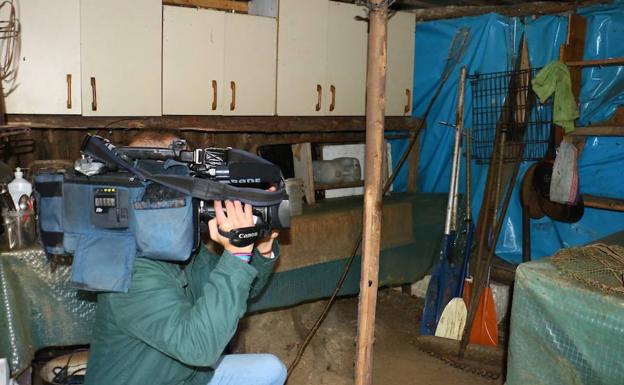 Galería. El interior de la casa de pescadores donde se vio a Jon. 