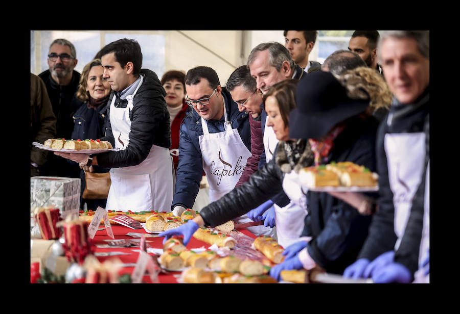 La Plaza Nueva se empacha con 500 kilos de Roscón Solidario