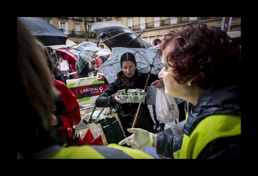 La Plaza Nueva se empacha con 500 kilos de Roscón Solidario