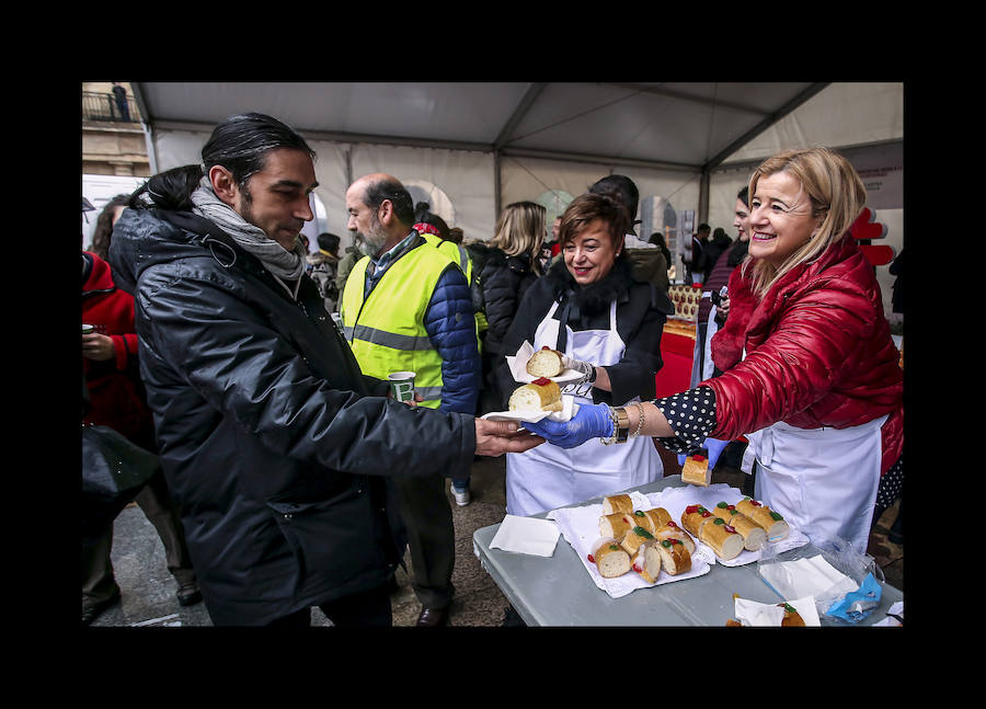 La Plaza Nueva se empacha con 500 kilos de Roscón Solidario