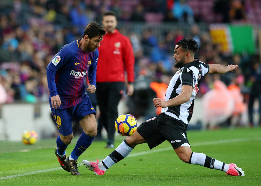 Los goles de Messi, Luis Suárez y Paulinho le dan otro triunfo al líder en su primer encuentro liguero de 2018.