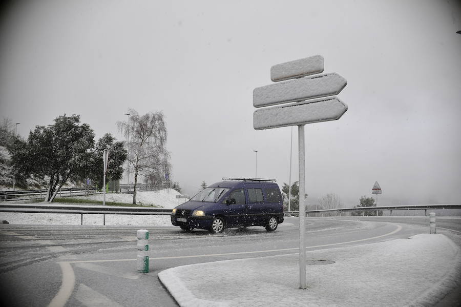 Aunque se esperaba que la cota de nieve no descendiese de los 600 metros, tanto en el alto como las proximidades de Ermua