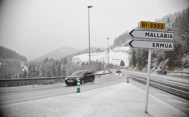 Galería. El alto de Trabakua, cubierto de nieve.