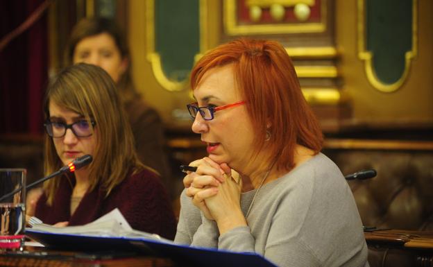 Carmen Muñoz, portavoz de Udalberri, durante un pleno. 