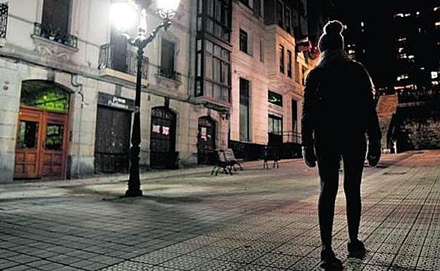 La Fiscalía pide la imputación de un cuarto implicado en la agresión sexual de Solokoetxe