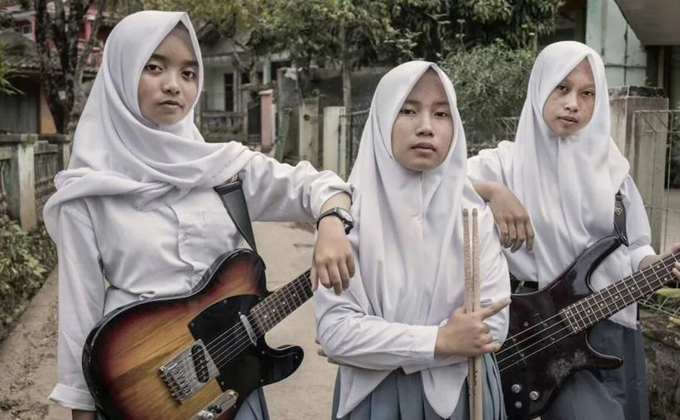 Firdda Kurnia, Euis Siti y Widi Rahmawati, componentes de Voice of Baceprot.