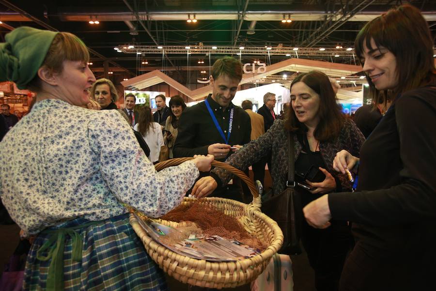 El FesTVal se hace eco de los atractivos de Vitoria-Gasteiz a través de sus nuevos embajadores Roberto Brasero, Sandra Golpe y Jon Sistiaga