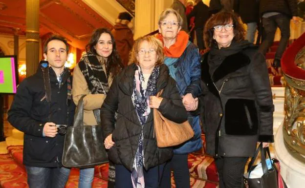 Matías Fratini, Matilde Marquínez, Dora Núñez, Isabel Trigalez y Paula Fernández