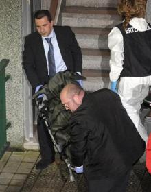 Imagen secundaria 2 - El día después del doble crimen de Otxarkoaga: «Estamos llenos de miedo y rabia»