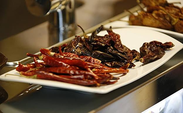 Imagen principal - El chile arraiga en Segovia