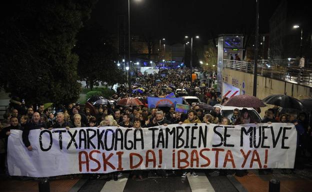 Imagen de la manifestación tras el crimen en Otxarkoaga. 