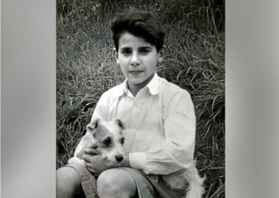 Imagen secundaria 1 - Imagen de uno de los niños y el libro 'L'affaire Finaly ay Pays Basque'.