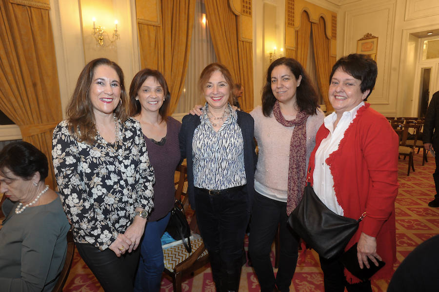 Begoña Moreno Esquivel, Begoña Badiola, Lydia Arroniz, Teresa Cascán y Lorena González.