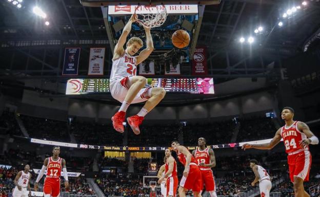 Blanco y delgado como un junco. Una de las sensaciones de esta temporada, el rookie Lauri Markkanen, es todo lo contrario de lo que uno imagina en un jugador NBA. 