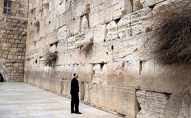 l vicepresidente de los Estados Unidos, Mike Pence, visita el Muro de las Lamentaciones en Jerusalén. 