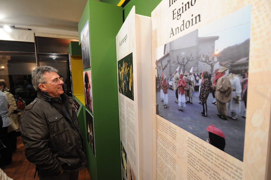 Los carnavales rurales de Álava toman el Palacio de Lazarraga en Zalduondo