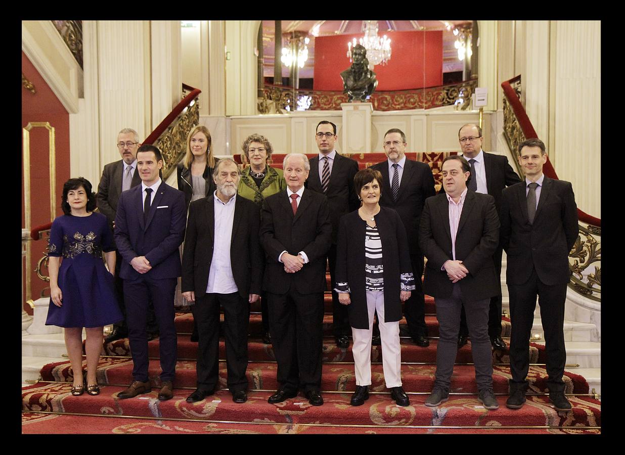 Estos galardones están dirigidos a realzar y reconocer los méritos de aquellas personas o asociaciones que se «esfuerzan por conseguir un mundo mejor».