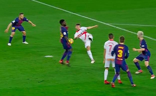 Momento de la mano de Umtiti 