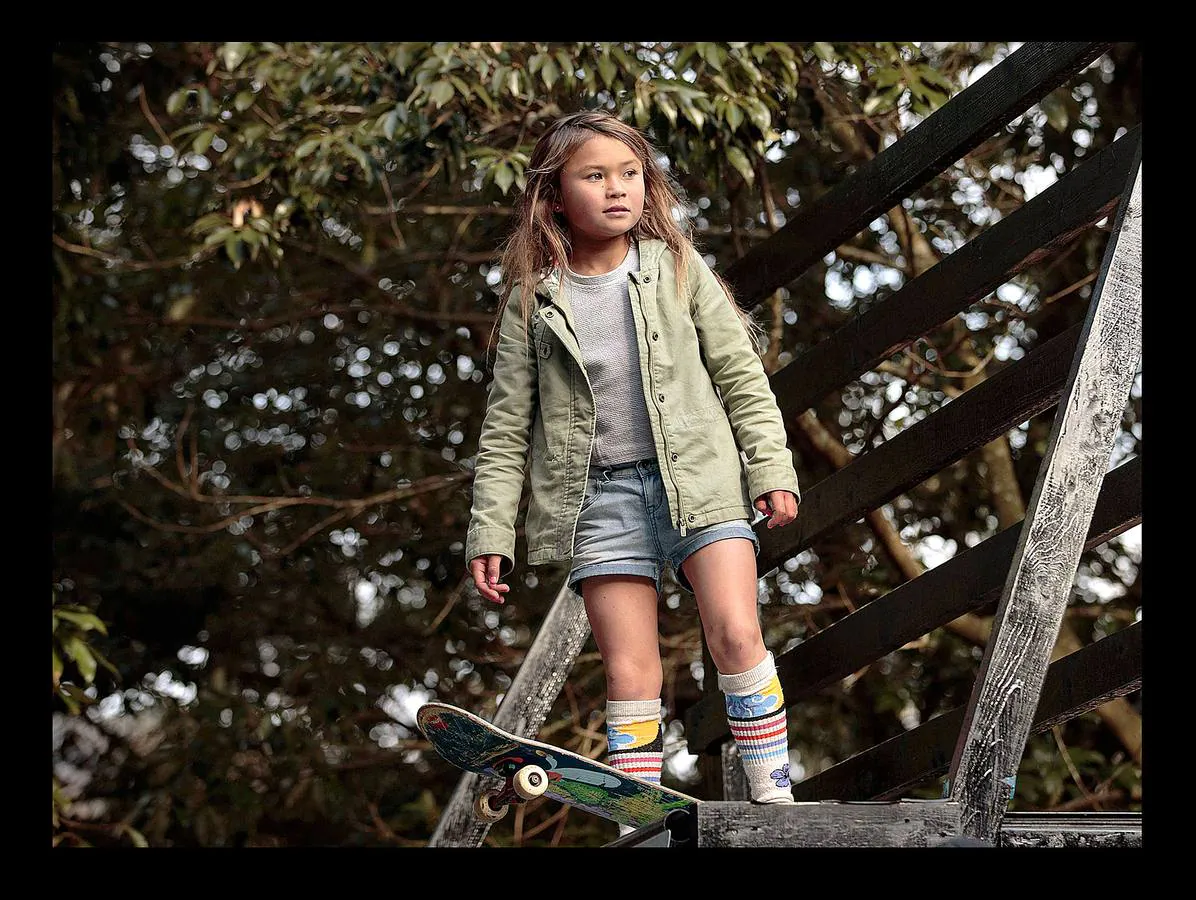 Sky Brown tiene nueve años y es considerada la 'skater' profesional más joven del mundo. Desde que comenzó a surfear sobre ruedas, con apenas tres años, los padres de esta niña de origen japonés observaron que tenía un futuro prometedor y, pese a estar aterrorizados, comprobaron que nada podían hacer para evitar que insistiera una y otra vez en realizar malabarismos sobre la tabla. Hoy, tiene seis patrocinadores y un sueño: participar en los Juegos Olímpicos de Tokio 2020, que incorporarán al 'skateboard' como nueva disciplina olímpica, junto al kárate, el surf, el béisbol y la escalada. «En ese momento tendré 12 años: va a ser genial».