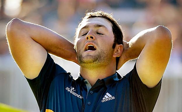 Jon Rahm lamenta uno de sus errores en la última jornada del Farmers Insurance Open. 