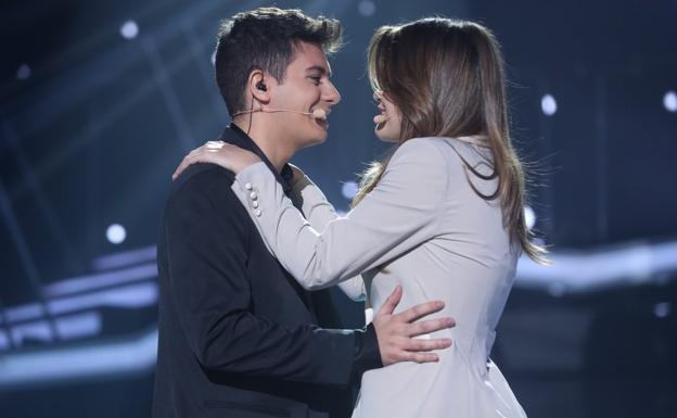 Alfred y Amaia cantando 'Tu canción' en la gala del pasado lunes de 'Operación Triunfo'.